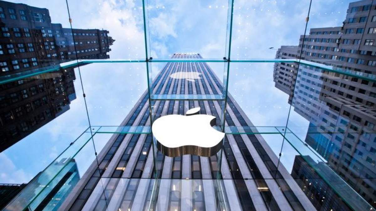 Топ-новини про Apple: плани компанії, MacBook з двома екранами і шпигунське відео iPhone SE 2 Топ-новини про Apple: плани компанії, MacBook з двома екранами і шпигунське відео iPhone SE 2