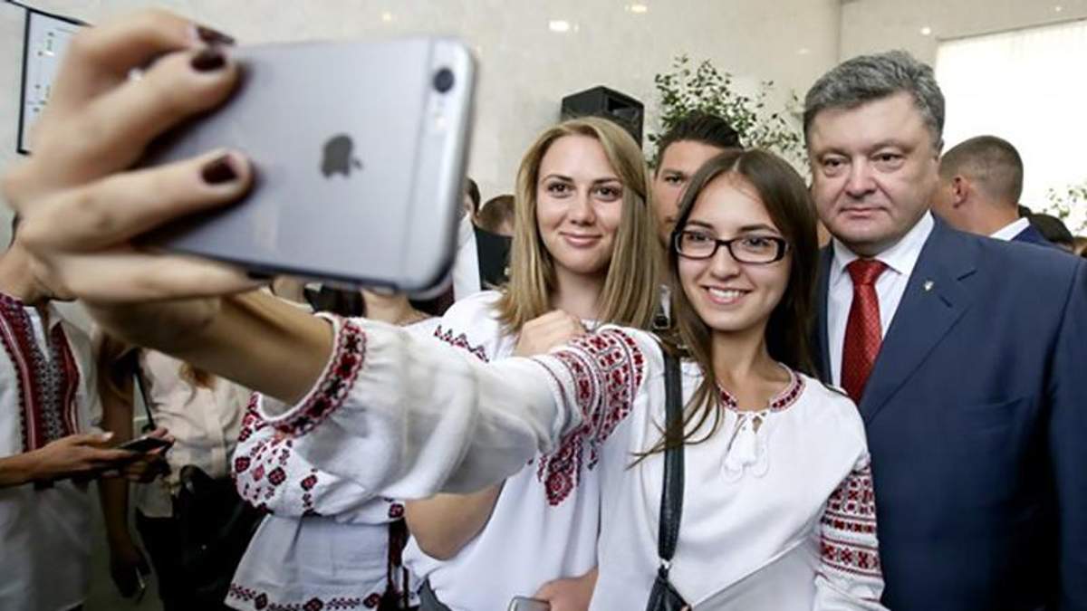 С сегодняшнего дня в Украине начала работать 4G, – Порошенко С сегодняшнего дня в Украине начала работать 4G, – Порошенко