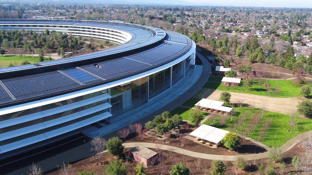 Apple напомнила о "свободной от полетов" зоне над Apple Park Apple напомнила о "свободной от полетов" зоне над Apple Park