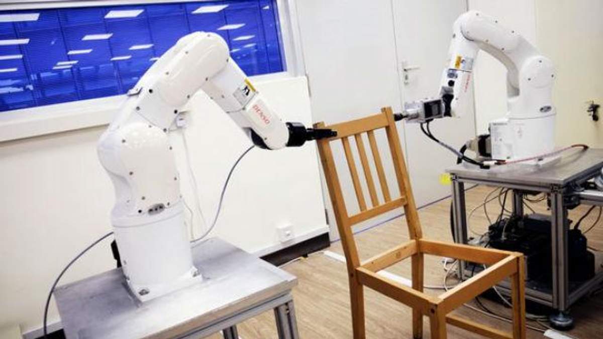 Робота навчили складати меблі IKEA Робота навчили складати меблі IKEA