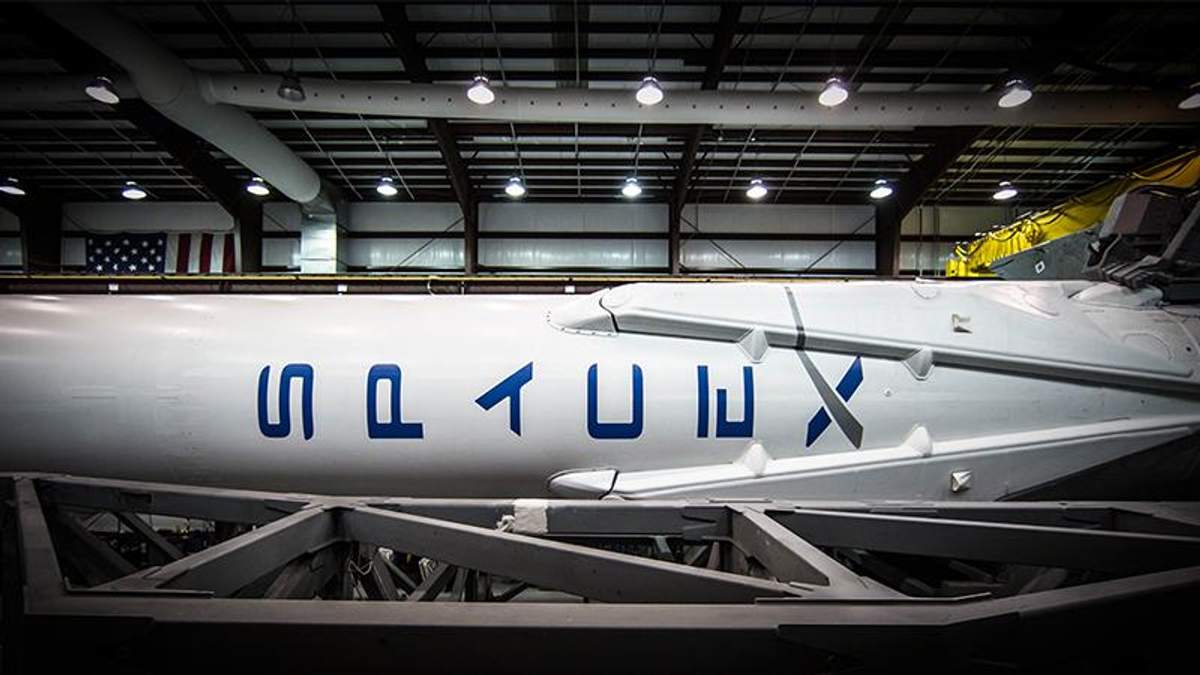 Полет космического корабля компании SpaceX перенесено на середину 2019 года Полет космического корабля компании SpaceX перенесено на середину 2019 года
