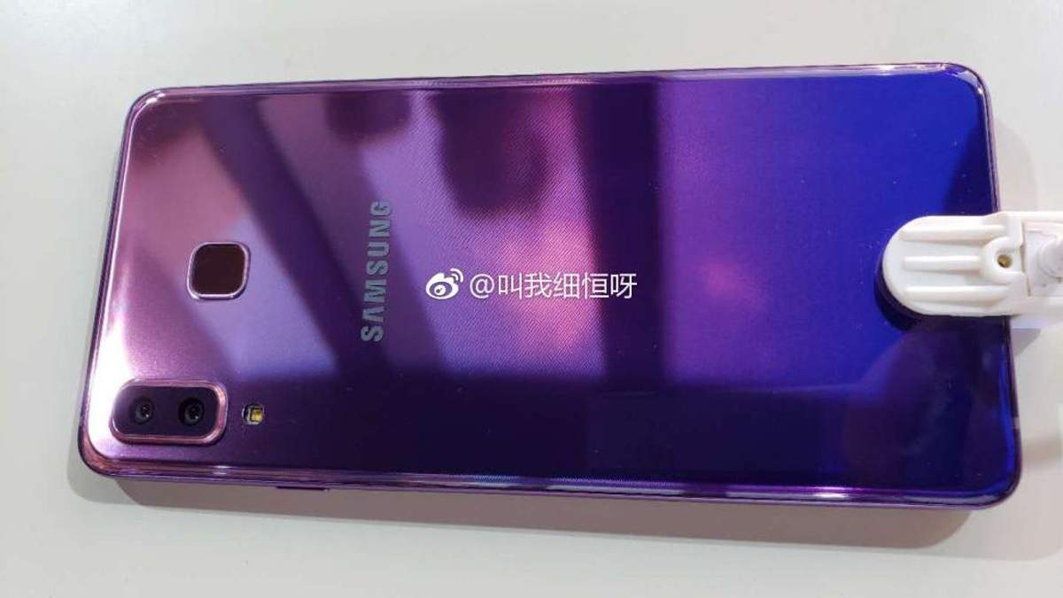 Опубліковано фото першого смартфону Samsung у градієнтному забарвленні Опубліковано фото першого смартфону Samsung у градієнтному забарвленні