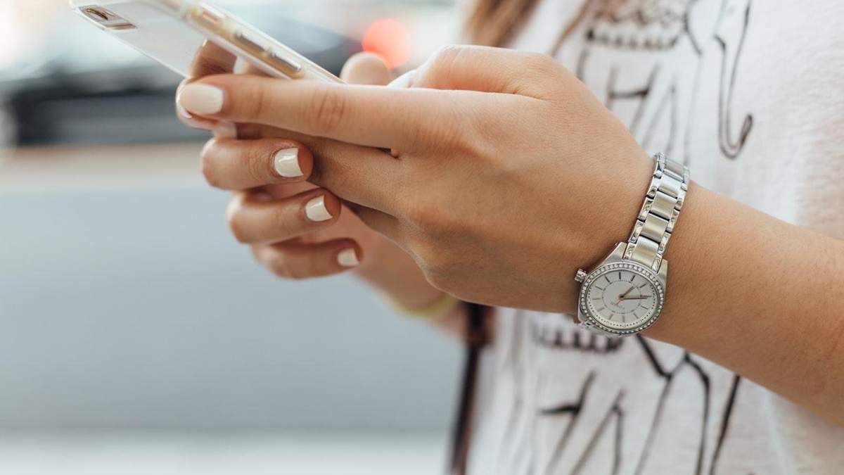 Власники iPhone почали отримувати непристойні повідомлення Власники iPhone почали отримувати непристойні повідомлення