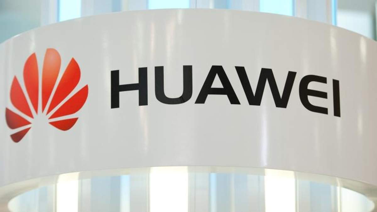 Huawei запатентовала новый дизайн безрамочных смартфонов Huawei запатентовала новый дизайн безрамочных смартфонов