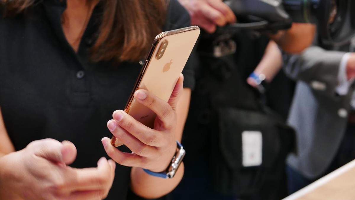 Українці вдвічі менше купують iPhone Українці вдвічі менше купують iPhone