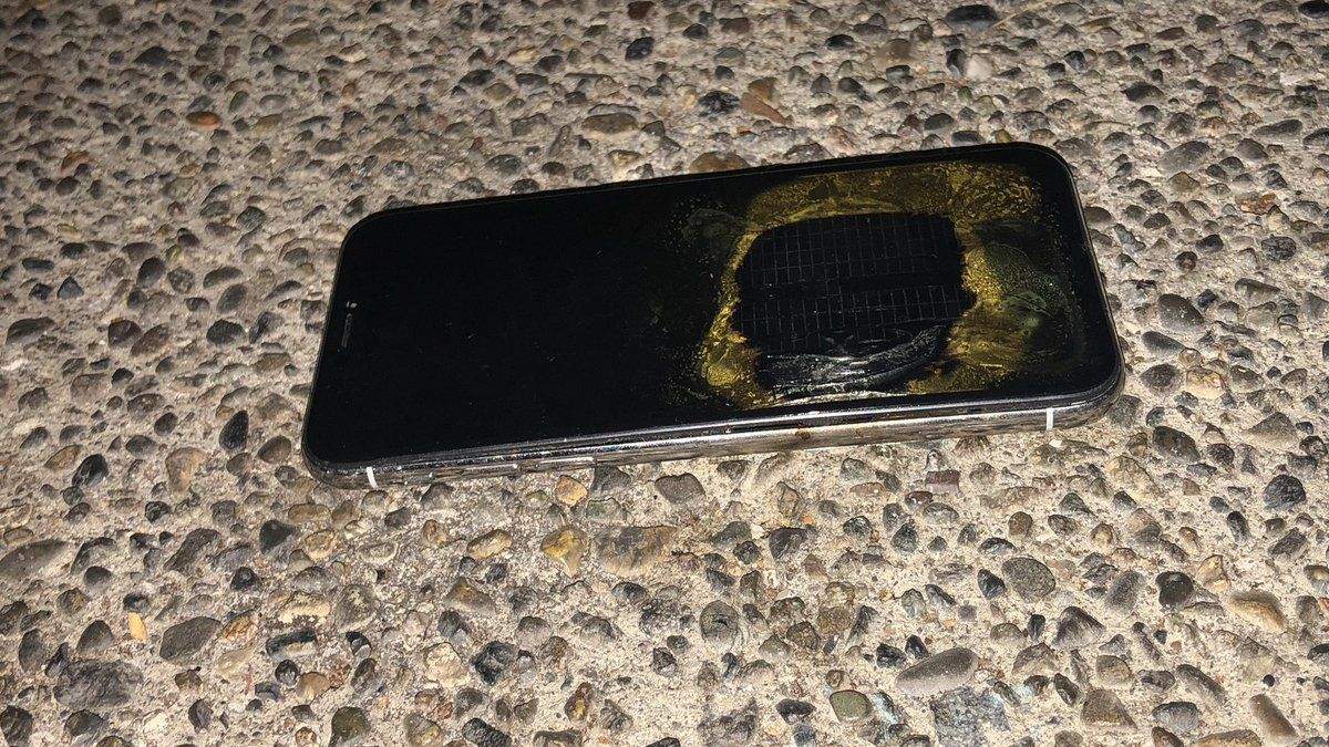 iPhone X загорівся під час оновлення прошивки iPhone X загорівся під час оновлення прошивки
