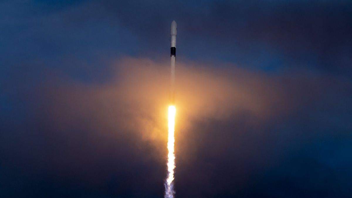 SpaceX успішно запустила ракету Falcon 9 SpaceX успішно запустила ракету Falcon 9