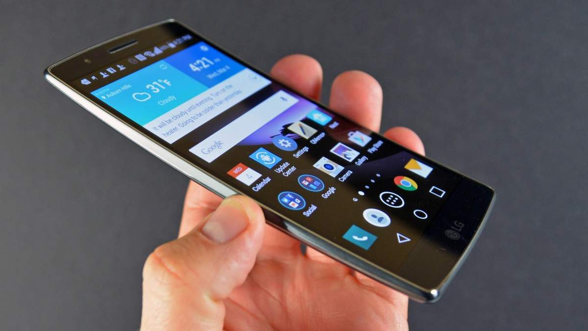 LG G Flex, який випустили в 2013 році LG G Flex, який випустили в 2013 році