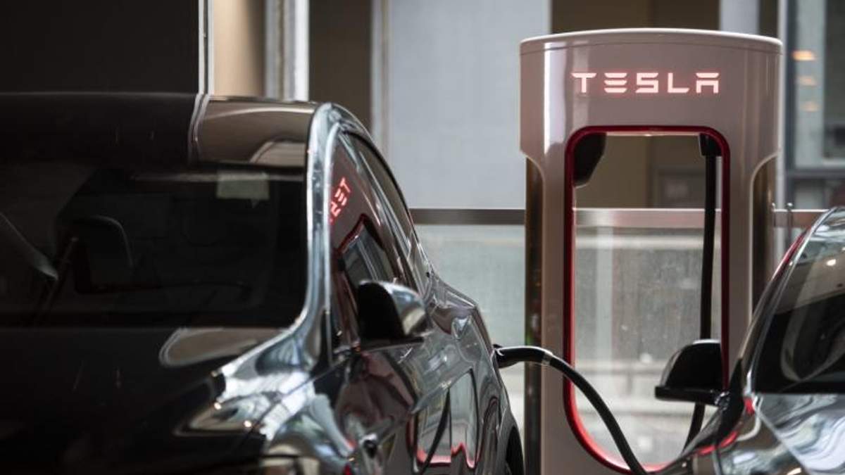 Tesla увеличит стоимость электроэнергии на своих заправках Supercharger Tesla увеличит стоимость электроэнергии на своих заправках Supercharger