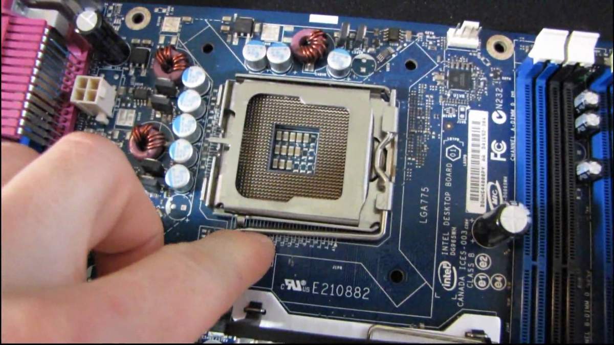 AMD готує до випуску 12-ядерний процесор із серії AMD Ryzen 3000 AMD готує до випуску 12-ядерний процесор із серії AMD Ryzen 3000
