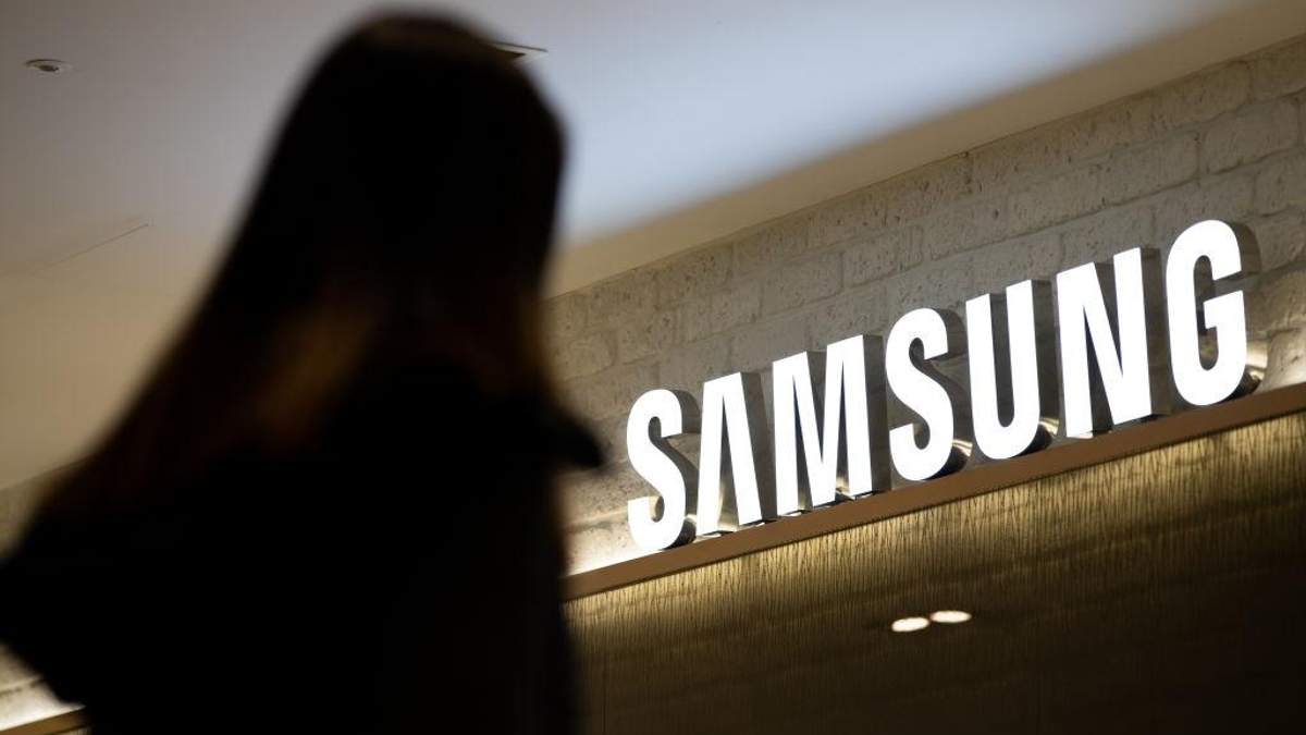 Samsung запатентувала дивний девайс із гнучким дисплеєм Samsung запатентувала дивний девайс із гнучким дисплеєм