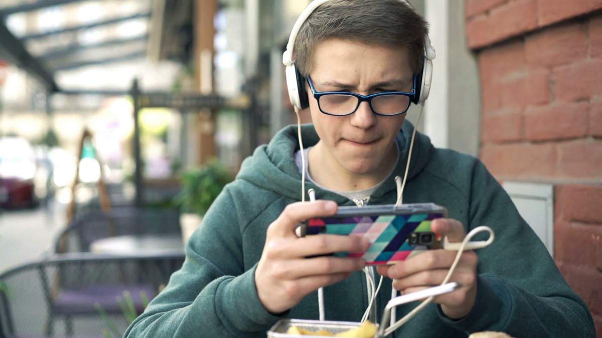 Хлопець вчинив самогубство через "дешевий" смартфон Хлопець вчинив самогубство через "дешевий" смартфон
