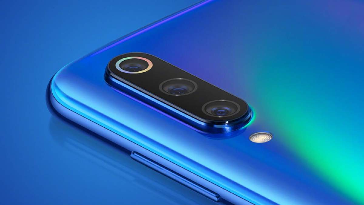 Рендер смартфона Xiaomi Mi 9 Рендер смартфона Xiaomi Mi 9