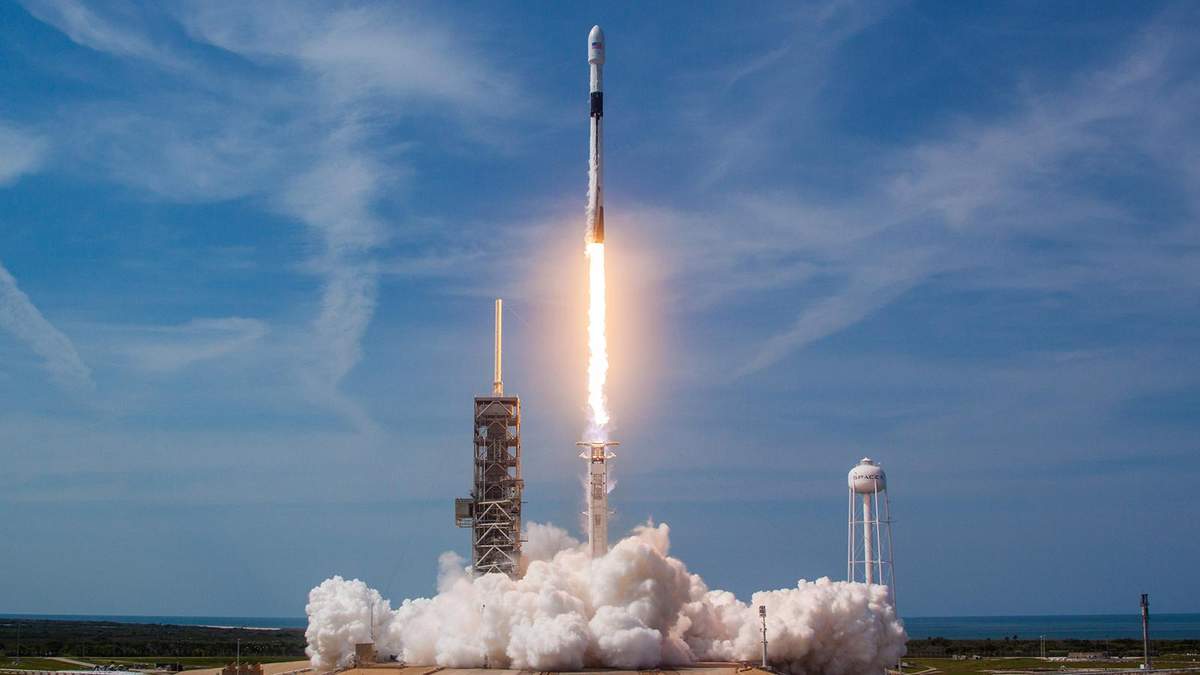 Запуск ракеты SpaceX Falcon 9 Запуск ракеты SpaceX Falcon 9