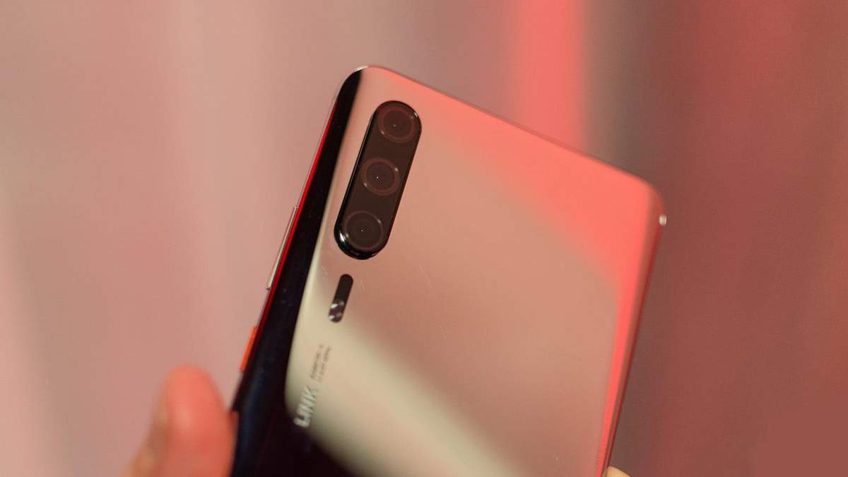 Офіційні фото підтвердили дизайн смартфонів Huawei P30 та Huawei P30 Pro Офіційні фото підтвердили дизайн смартфонів Huawei P30 та Huawei P30 Pro