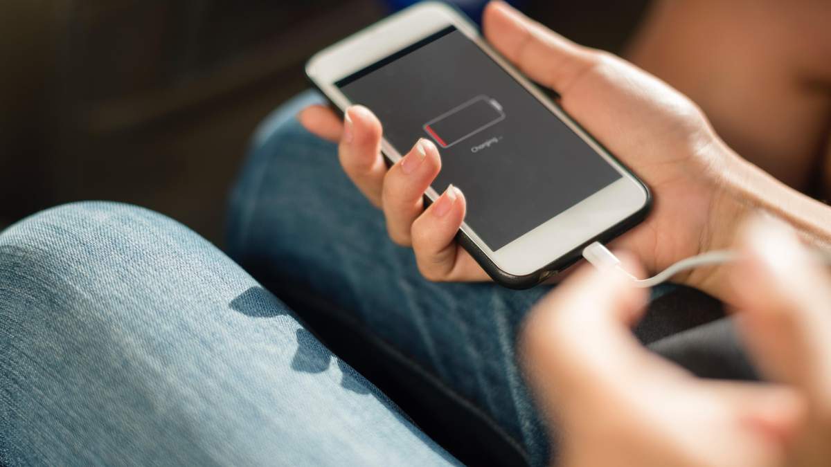 Apple може завищувати час автономної роботи своїх смартфонів Apple може завищувати час автономної роботи своїх смартфонів