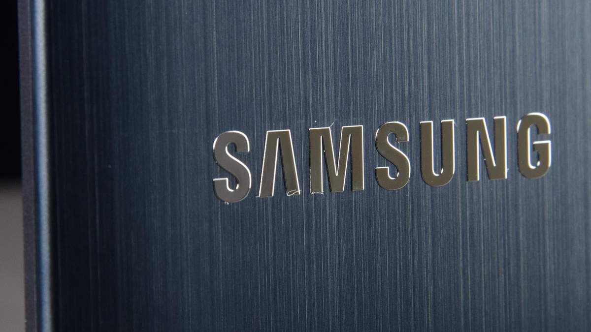 Samsung запатентовала необычный смартфон Samsung запатентовала необычный смартфон