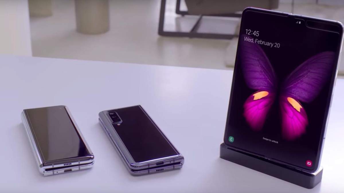 Смартфон Samsung Galaxy Fold Смартфон Samsung Galaxy Fold