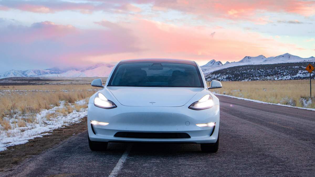 Tesla официально продает б/у автомобили: цены довольно привлекательные Tesla официально продает б/у автомобили: цены довольно привлекательные