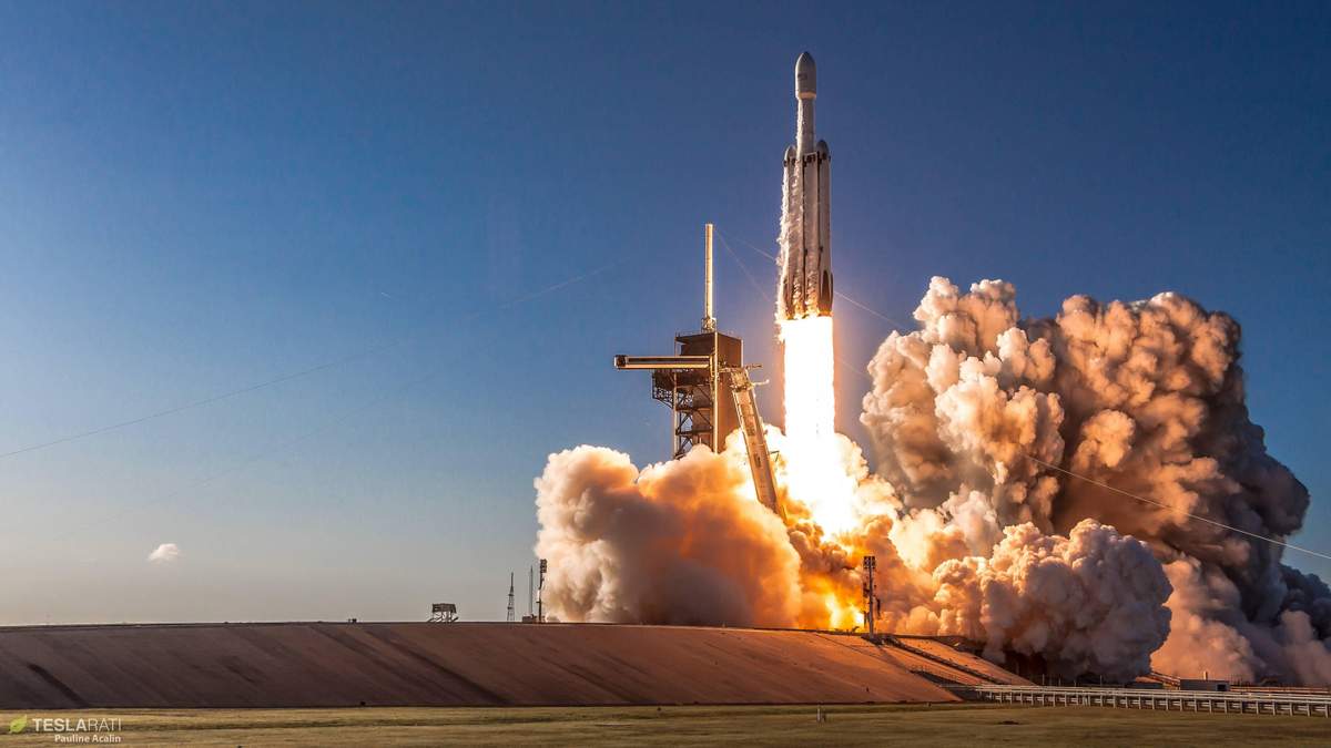 Запуск ракеты Falcon Heavy Запуск ракеты Falcon Heavy