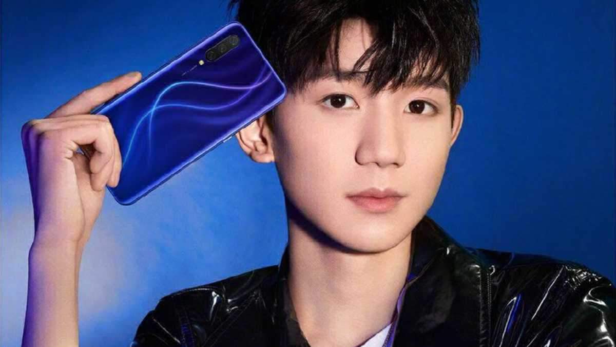 Xiaomi CC9 у синьому кольорі Xiaomi CC9 у синьому кольорі