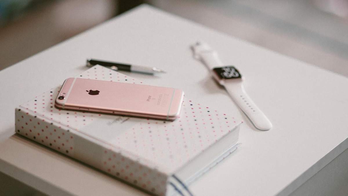 Apple работает над дешевой версией iPhone Apple работает над дешевой версией iPhone