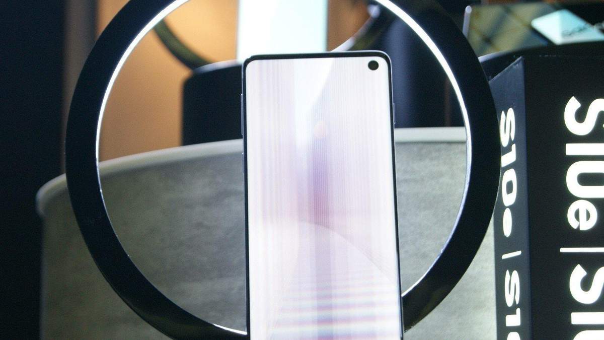 Австралийцев возмутила реклама Galaxy S10 Австралийцев возмутила реклама Galaxy S10