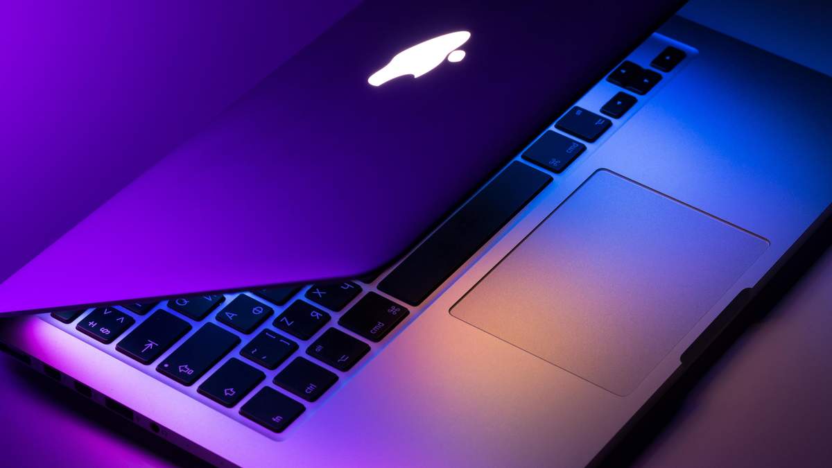 Веб-камеры ноутбуков Apple оказались уязвимы ко взлому Веб-камеры ноутбуков Apple оказались уязвимы ко взлому