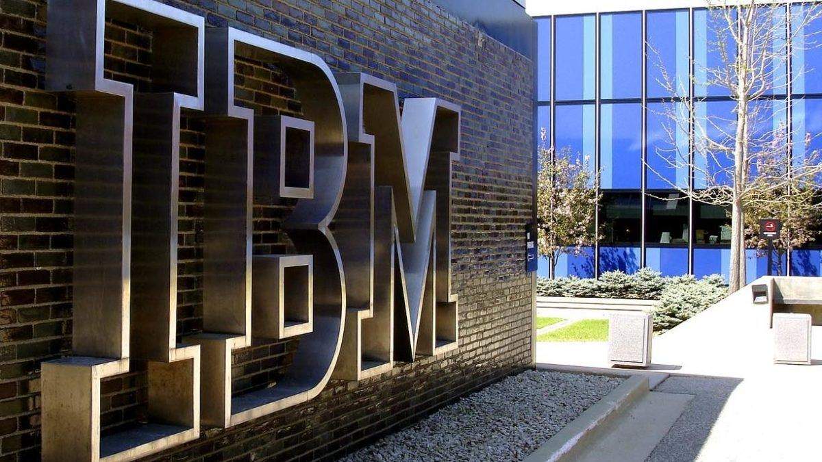 IBM запатентовала смарт-часы с восемью дисплеями IBM запатентовала смарт-часы с восемью дисплеями