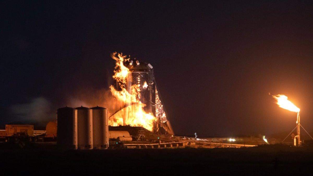 Прототип корабля SpaceX загорівся Прототип корабля SpaceX загорівся