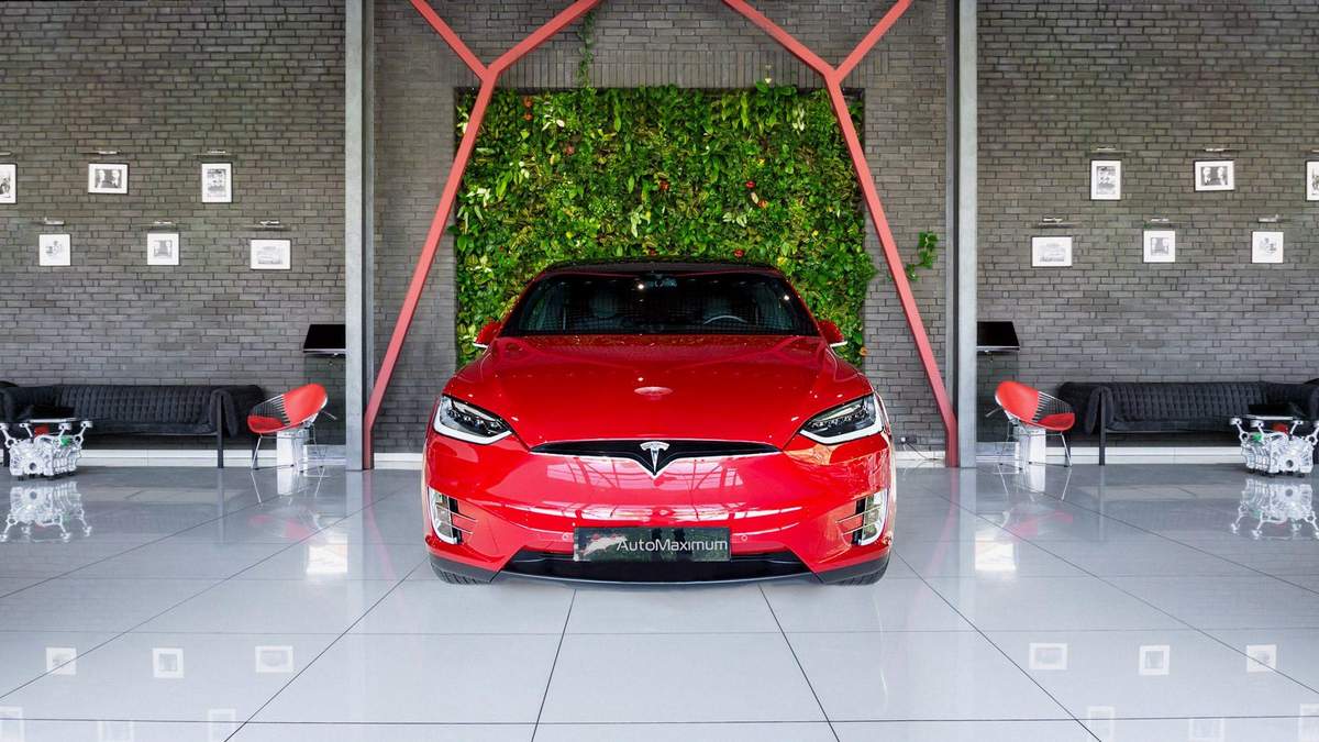 Сервісний центр Tesla запрацював у Польщі Сервісний центр Tesla запрацював у Польщі