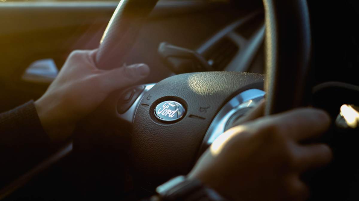 Ford обладнає свої авто пересувним кінотеатром Ford обладнає свої авто пересувним кінотеатром