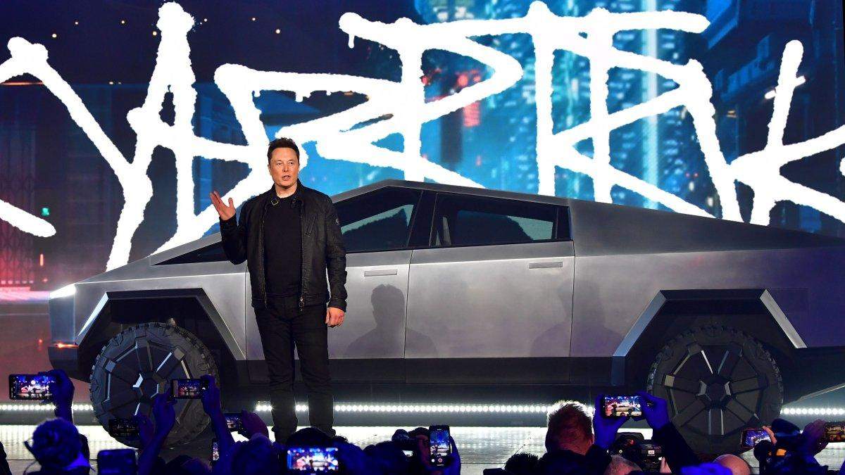 Ілон Маск на презентації Tesla Cybertruck Ілон Маск на презентації Tesla Cybertruck