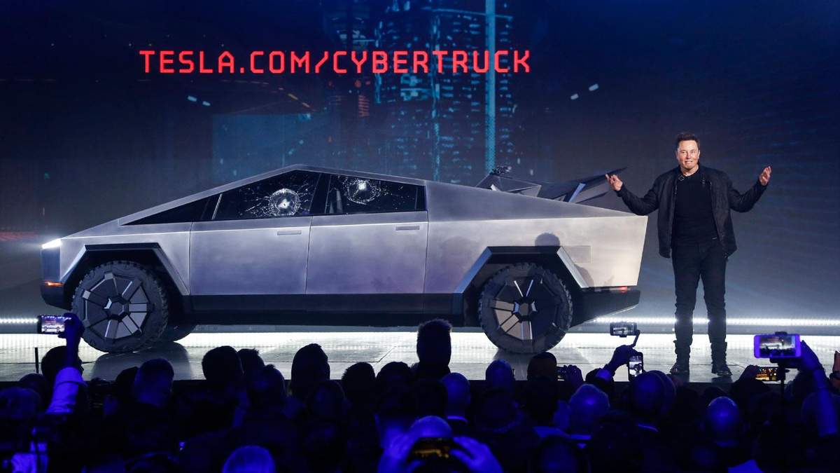 Під час презентації Tesla Cybertruck у пікапа тріснуло броньоване скло Під час презентації Tesla Cybertruck у пікапа тріснуло броньоване скло