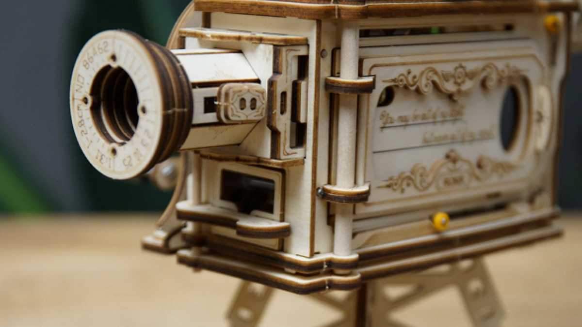 Xiaomi показала дерев'яний ретро-проектор Xiaomi показала дерев'яний ретро-проектор