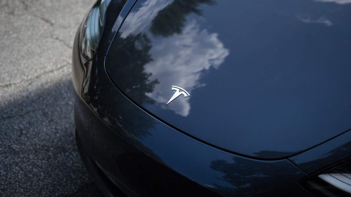 Який електрокар Tesla найшвидший Який електрокар Tesla найшвидший