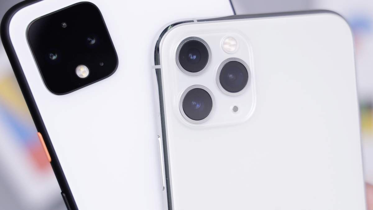 Смартфон Google Pixel 4 (зліва) Смартфон Google Pixel 4 (зліва)