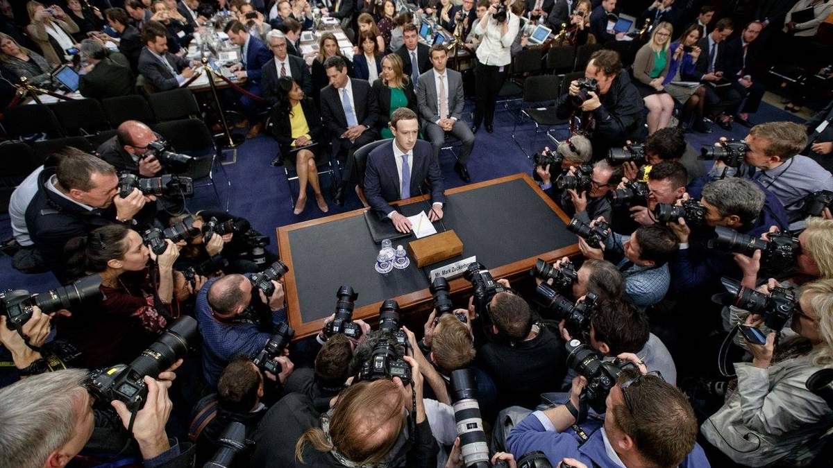 Марк Цукерберг в Сенате США на допросе Марк Цукерберг в Сенате США на допросе