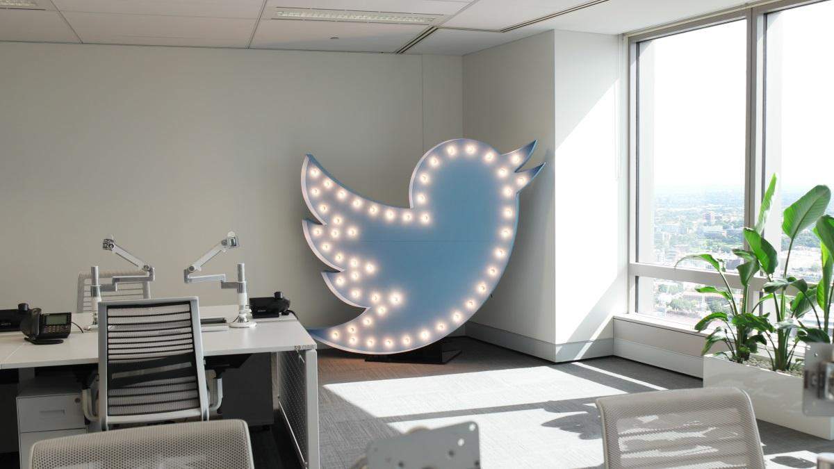 Twitter позволил сотрудникам постоянно работать из дома Twitter позволил сотрудникам постоянно работать из дома