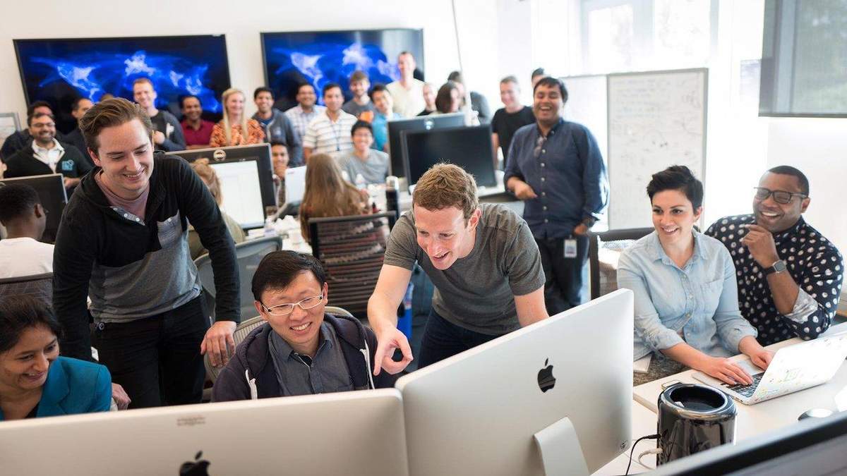 Робоче місце у Facebook Робоче місце у Facebook