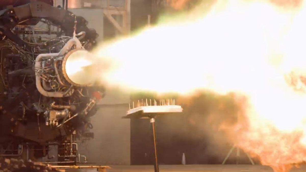 В Firefly Aerospace подожгли свечи на торте ракетным двигателем В Firefly Aerospace подожгли свечи на торте ракетным двигателем