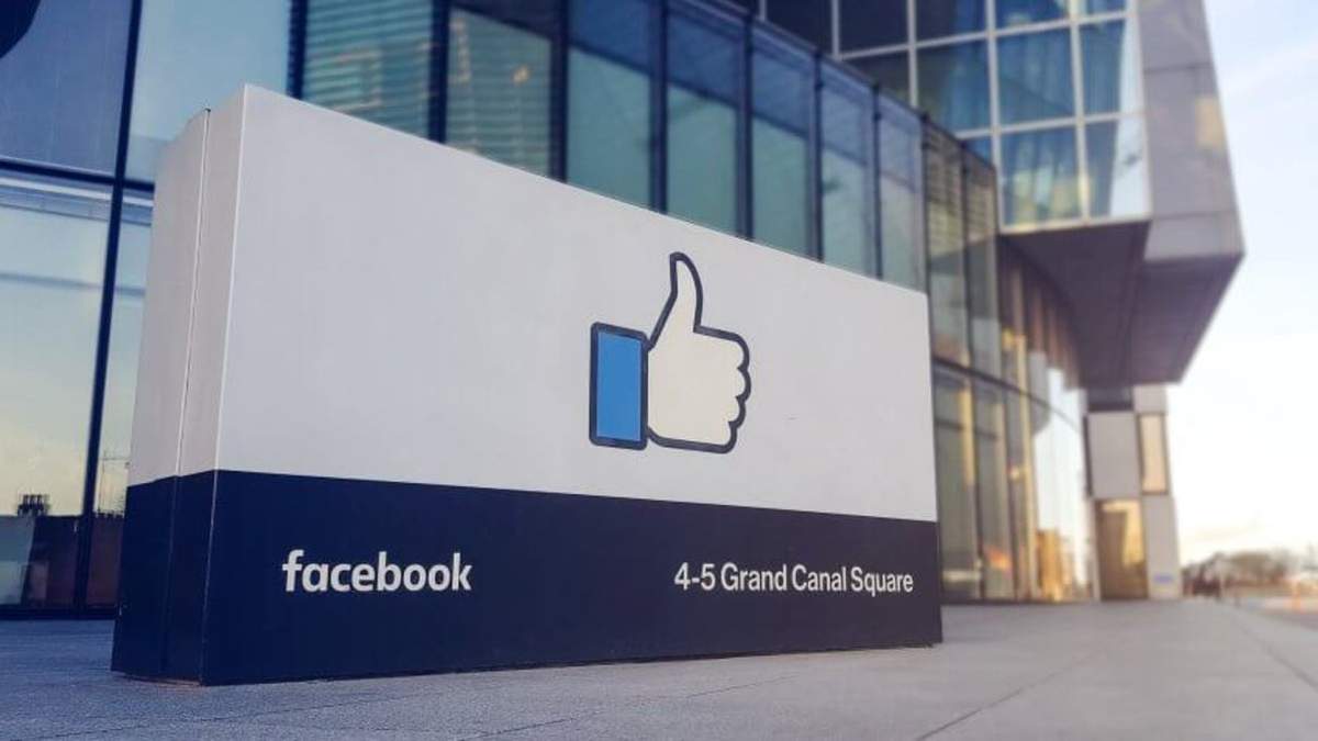 Facebook разрешил своим сотрудникам работать дома до июля 2021 Facebook разрешил своим сотрудникам работать дома до июля 2021