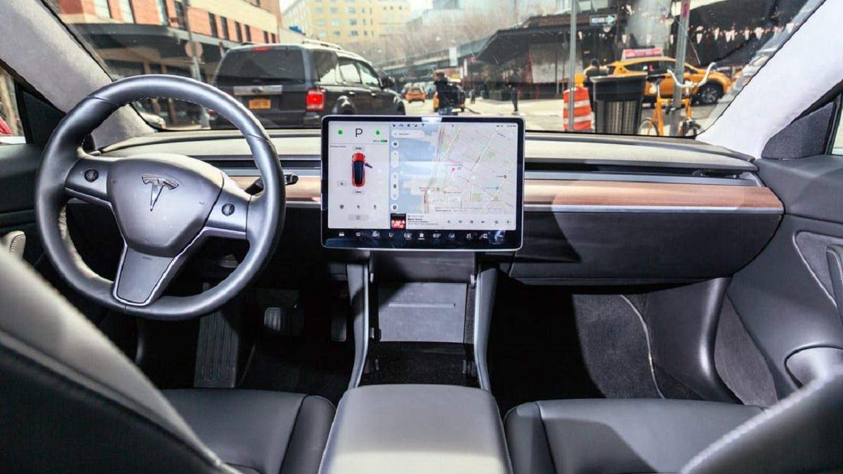 Компанія Ілона Маска боротиметься зі сторонніми прошивками автівок Tesla Компанія Ілона Маска боротиметься зі сторонніми прошивками автівок Tesla