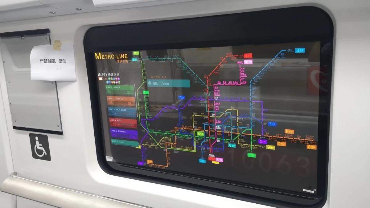 Прозрачные дисплеи LG в вагонах метро Прозрачные дисплеи LG в вагонах метро