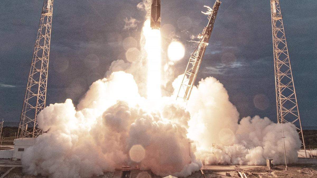 Старт ракеты Falcon 9 Старт ракеты Falcon 9