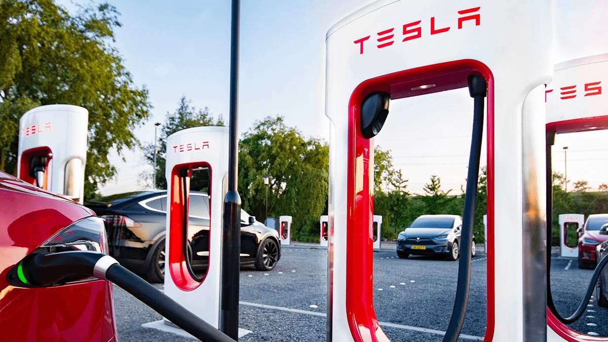 Supercharger V3 заряжает другие электрокары Supercharger V3 заряжает другие электрокары