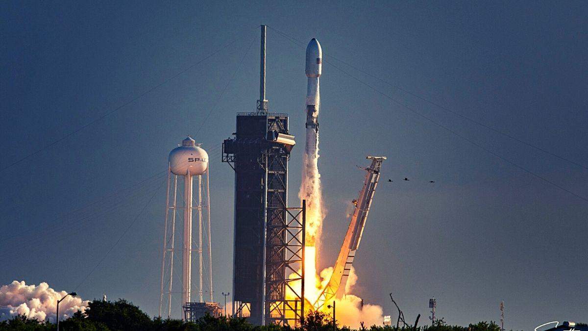 Старт Falcon 9 Старт Falcon 9